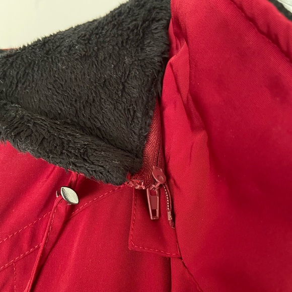 London Fog Ladies Size M Hip Length Lined Burgandy Jacket Zip Front Closure - Picture 5 of 8